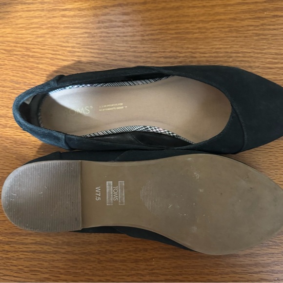 Toms Jutti Flats in Black. Size 7.5. - Picture 3 of 4